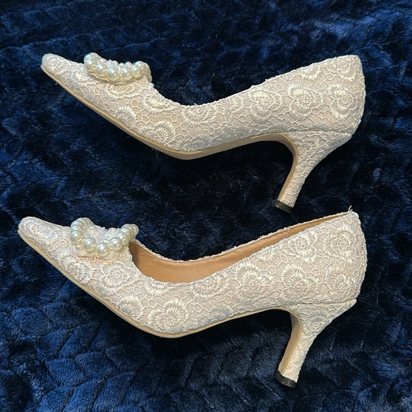 Elegant Ivory Lace Women's Heels Sz 38 - Picture 5 of 9